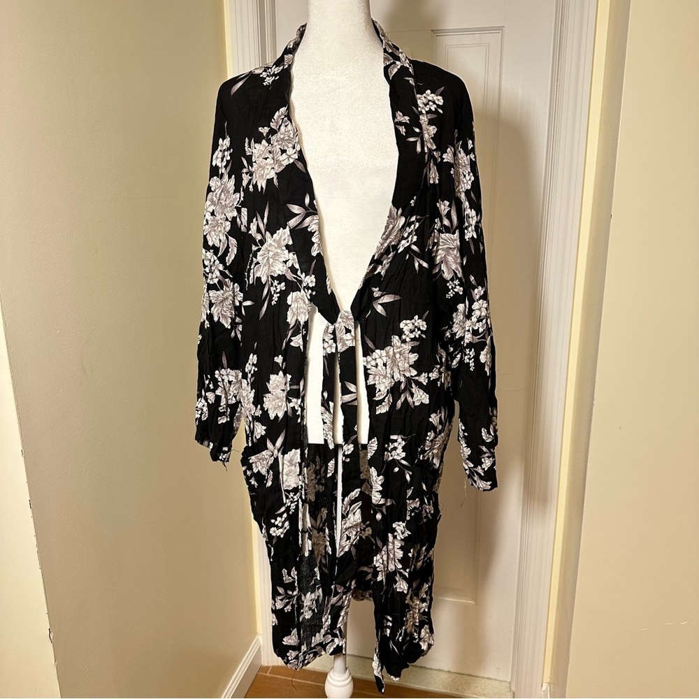 SPIRITUAL Gangster Floral Kimono Black